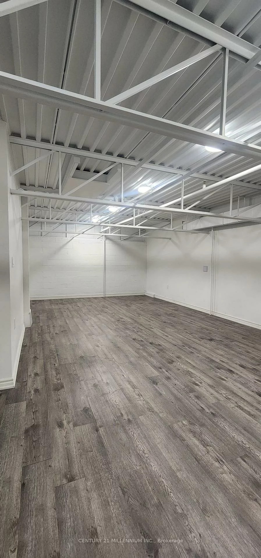 22, Strathearn, Steeles Industrial, Brampton