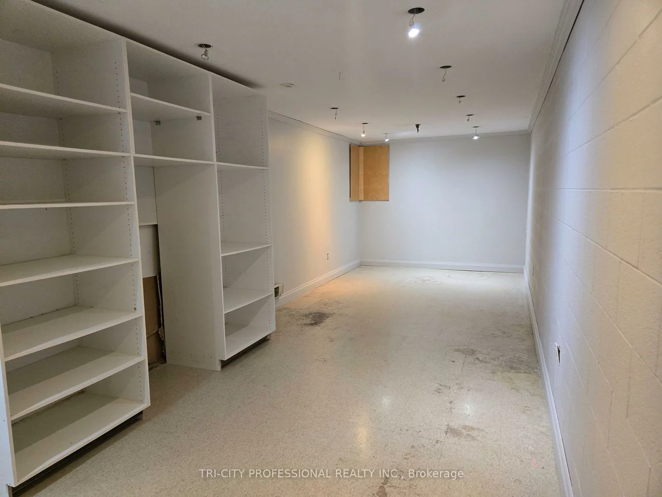 8, Melanie, Steeles Industrial, Brampton