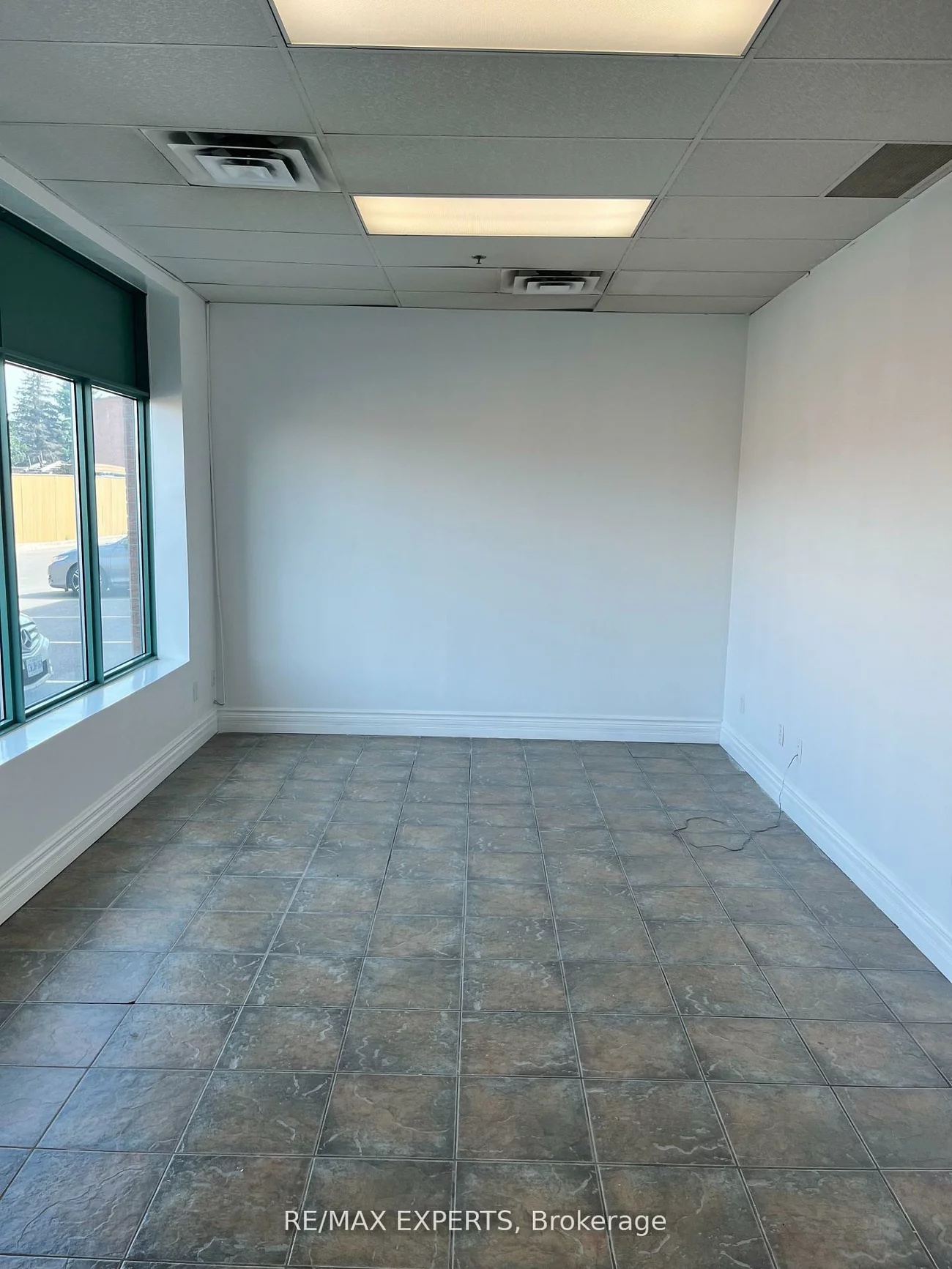 221, Deerhurst, Gore Industrial South, Brampton