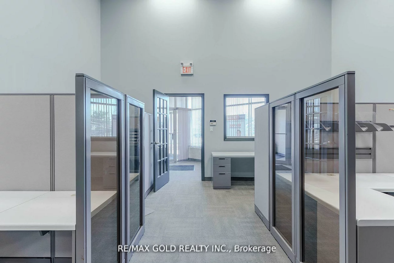 351, Parkhurst, Parkway Belt Industrial Area, Brampton