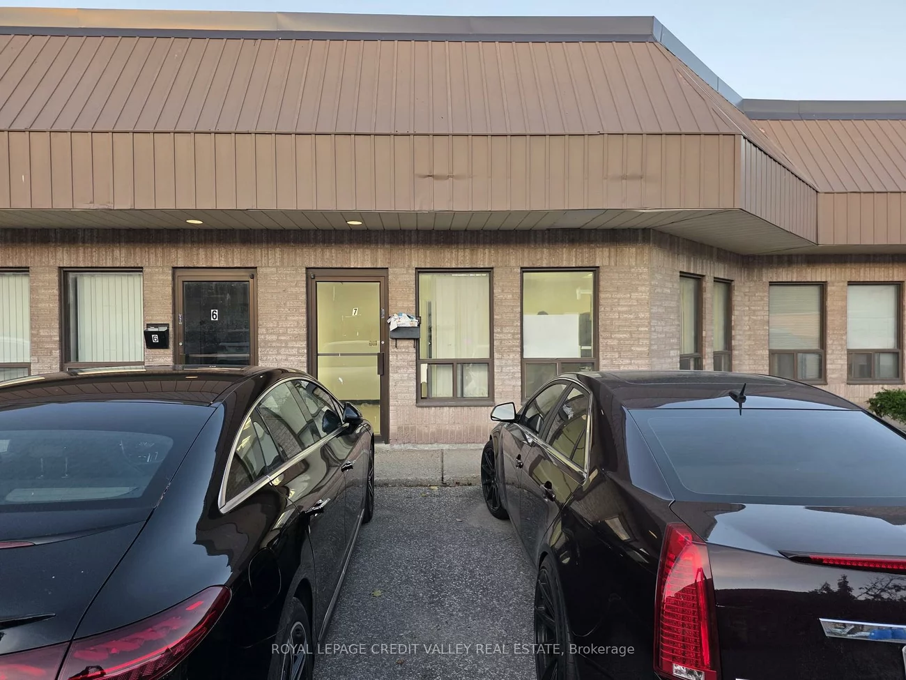 29, Strathearn, Steeles Industrial, Brampton