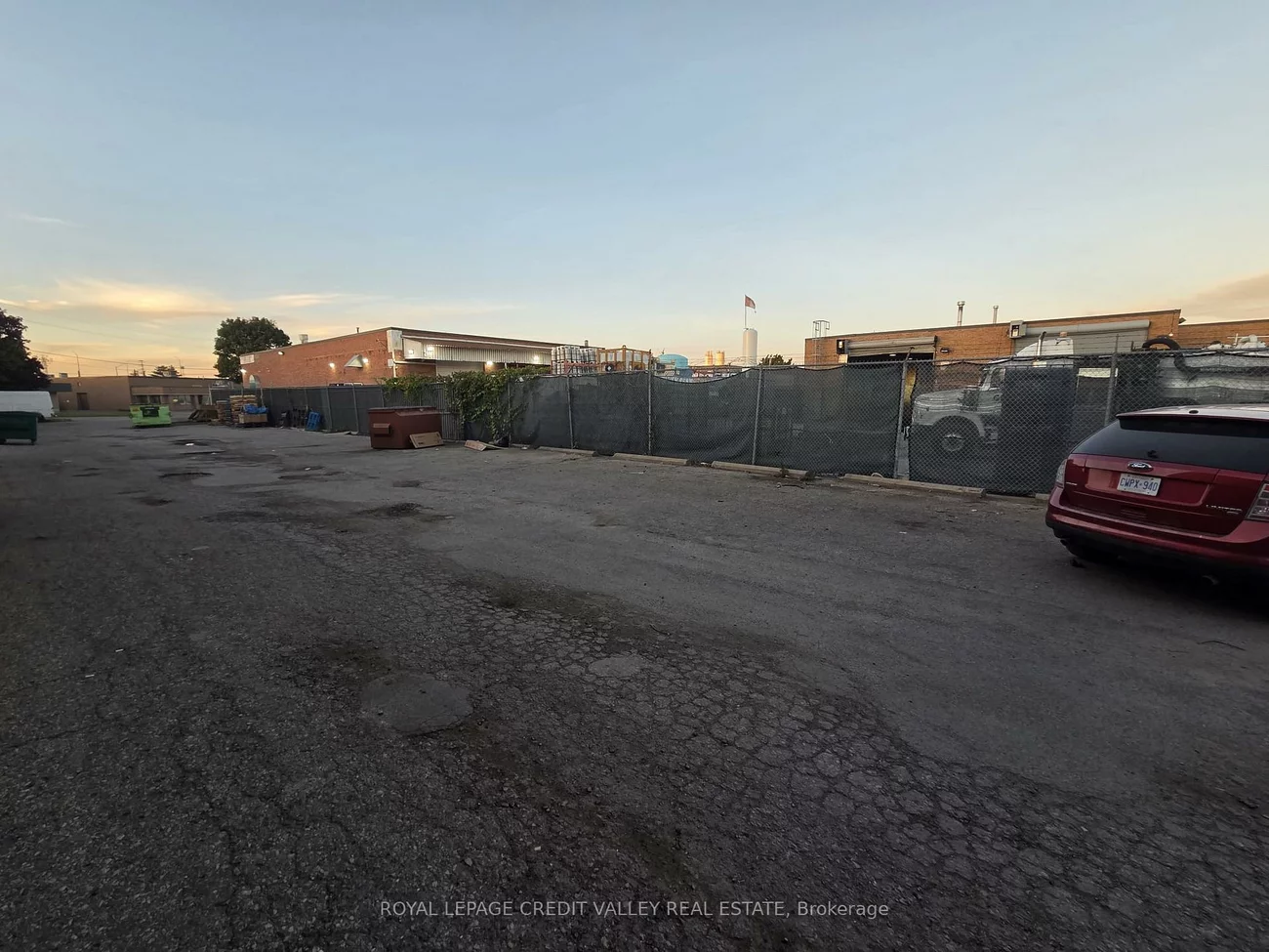 29, Strathearn, Steeles Industrial, Brampton