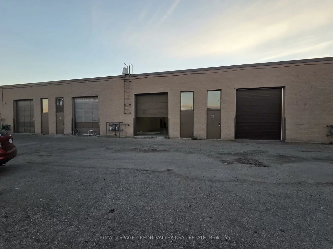 29, Strathearn, Steeles Industrial, Brampton