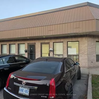 29, Strathearn, Steeles Industrial, Brampton