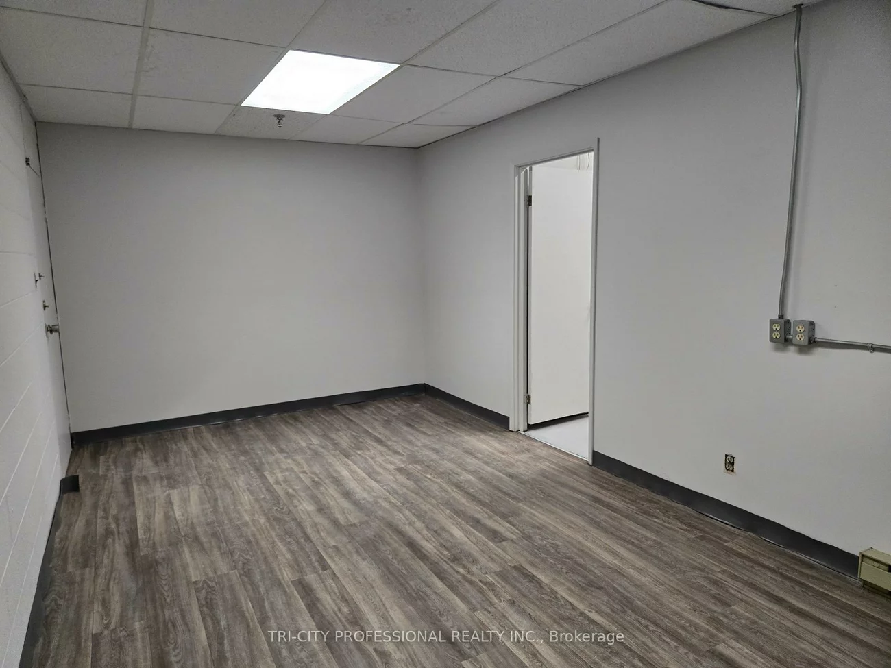 8, Melanie, Steeles Industrial, Brampton