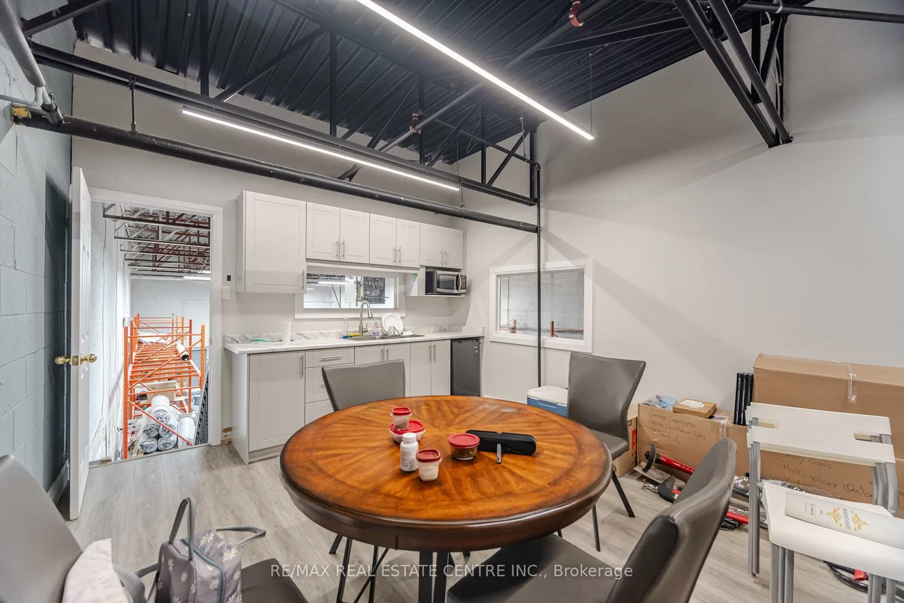 2074, Steeles, Southgate, Brampton