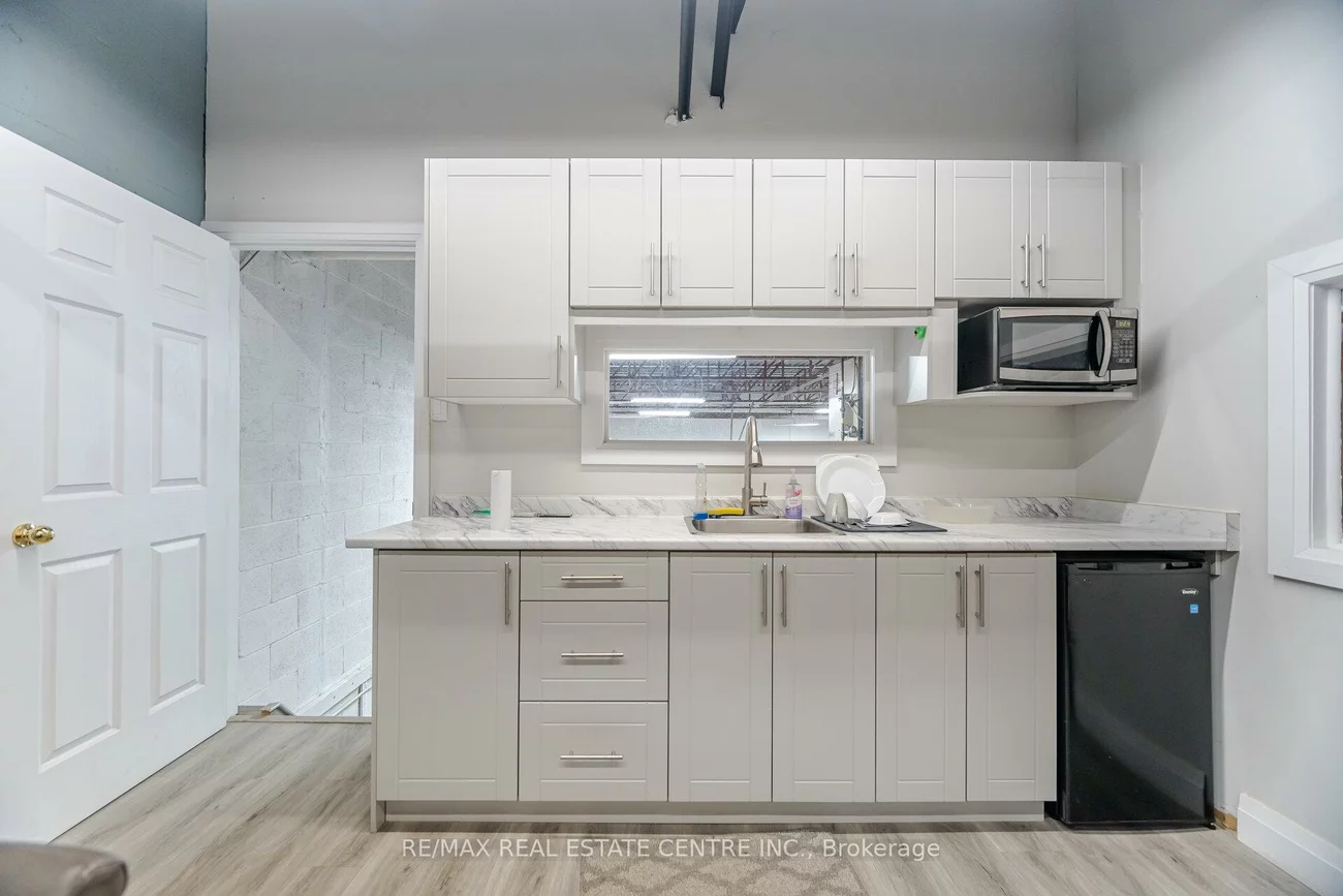 2074, Steeles, Southgate, Brampton