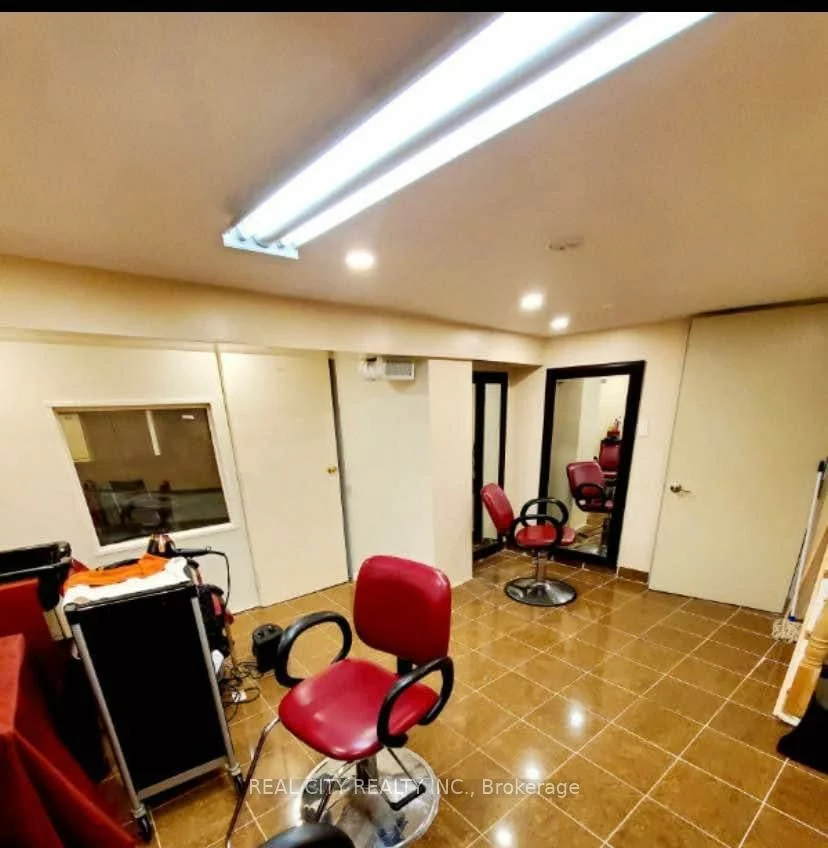 365, Main, Brampton West, Brampton