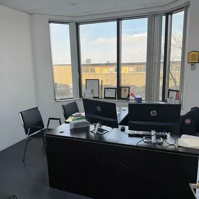 350, Rutherford, Brampton East Industrial, Brampton