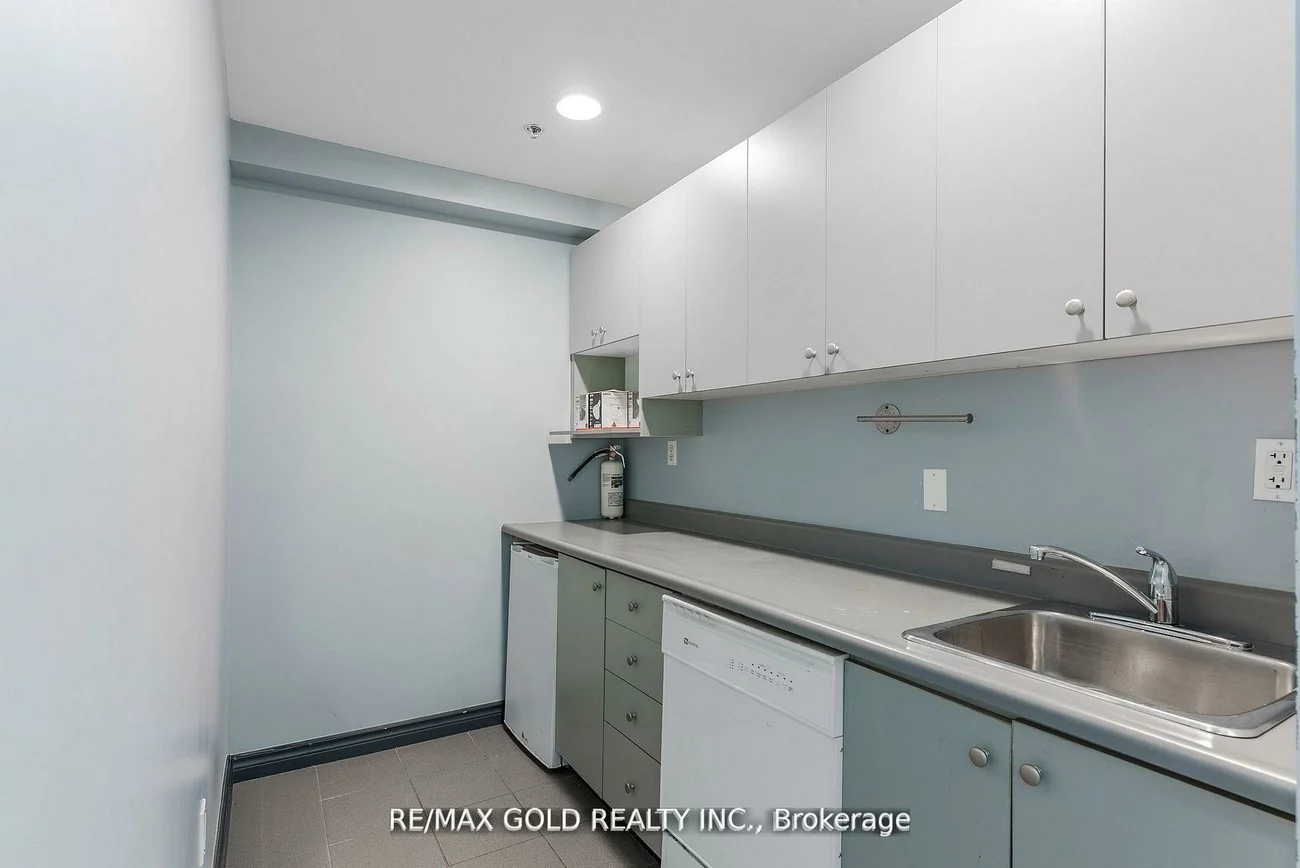 351, Parkhurst, Parkway Belt Industrial Area, Brampton