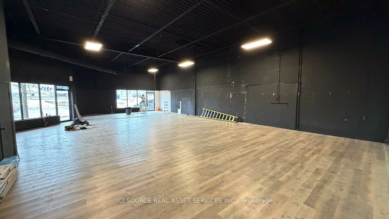 18, Strathearn, Steeles Industrial, Brampton