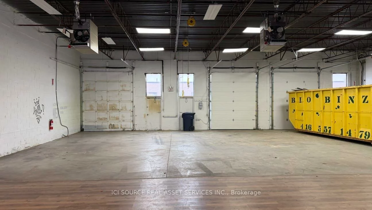 18, Strathearn, Steeles Industrial, Brampton