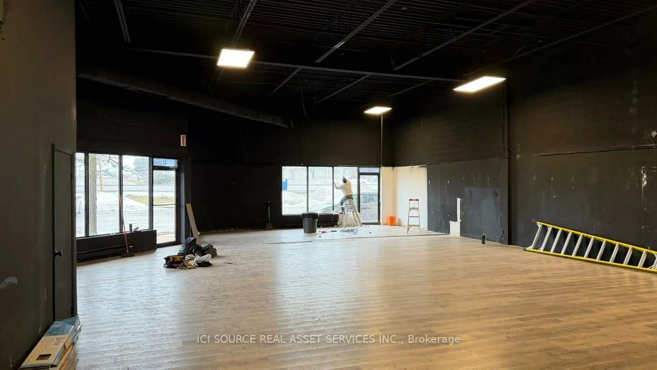 18, Strathearn, Steeles Industrial, Brampton