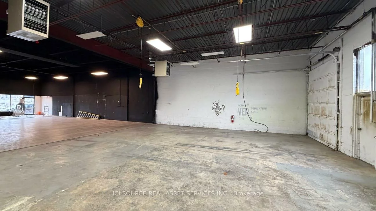 18, Strathearn, Steeles Industrial, Brampton