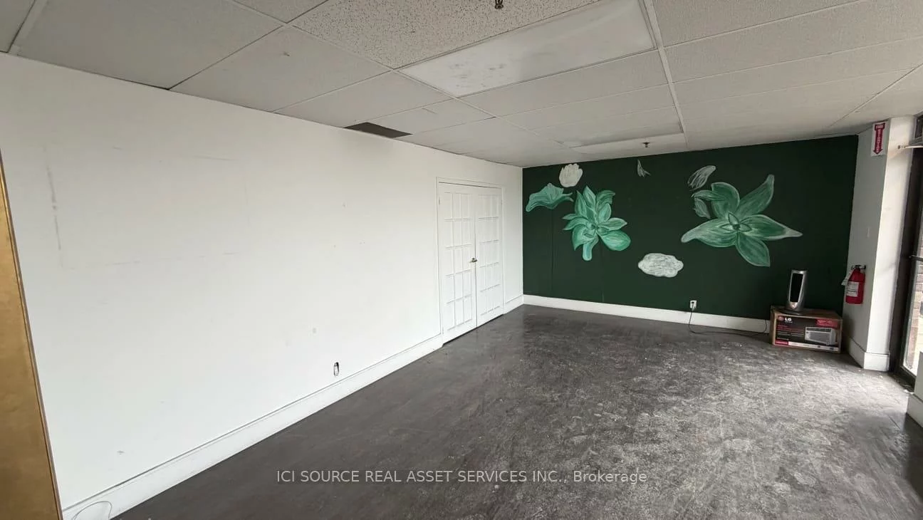 18, Strathearn, Steeles Industrial, Brampton