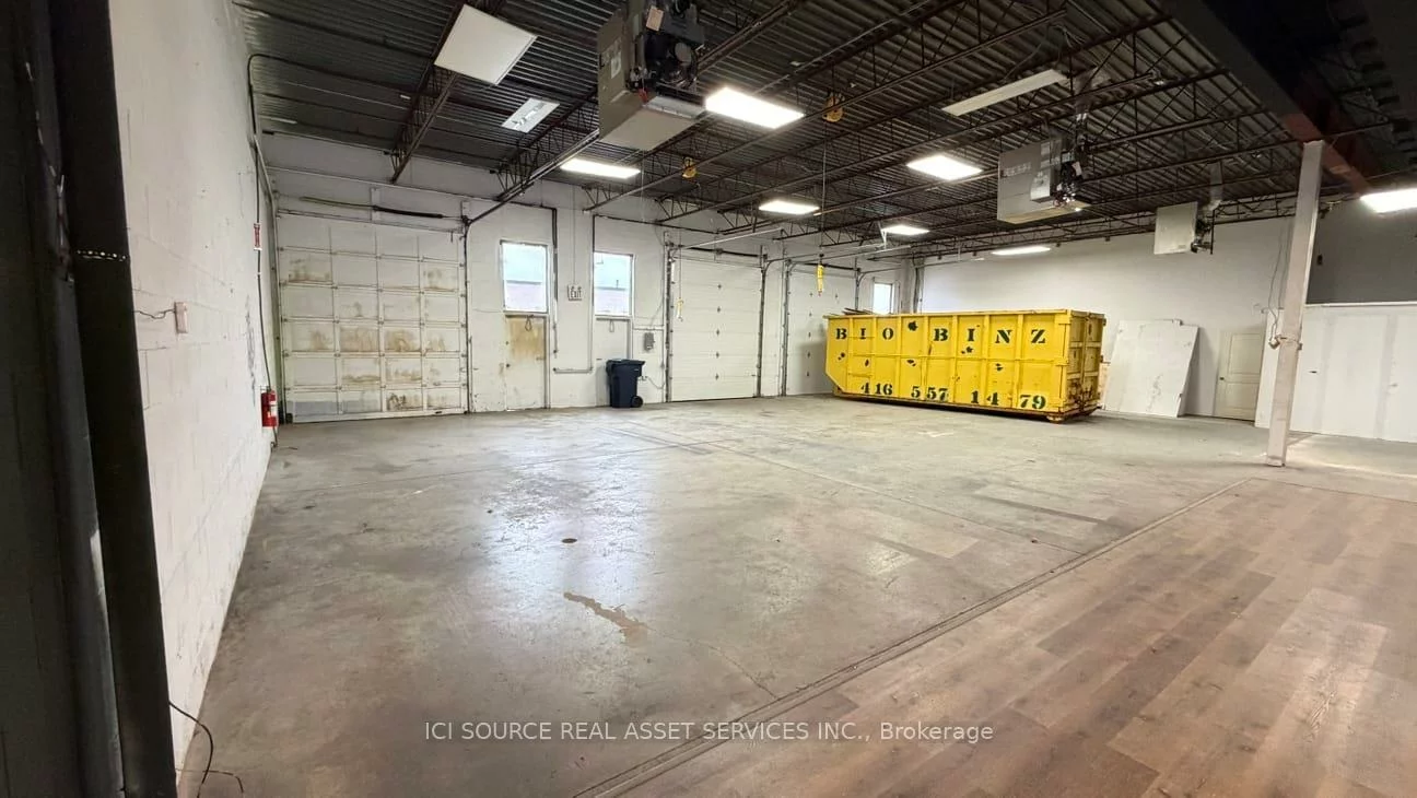 18, Strathearn, Steeles Industrial, Brampton