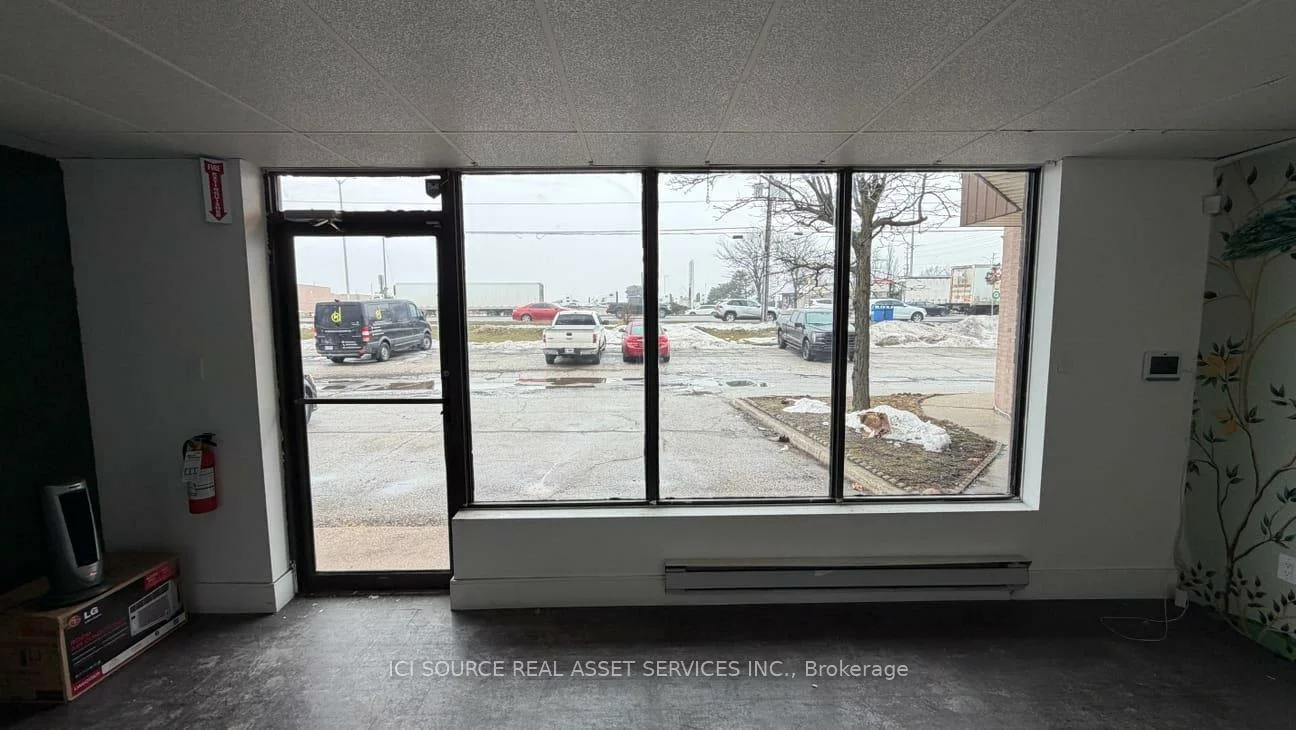 18, Strathearn, Steeles Industrial, Brampton