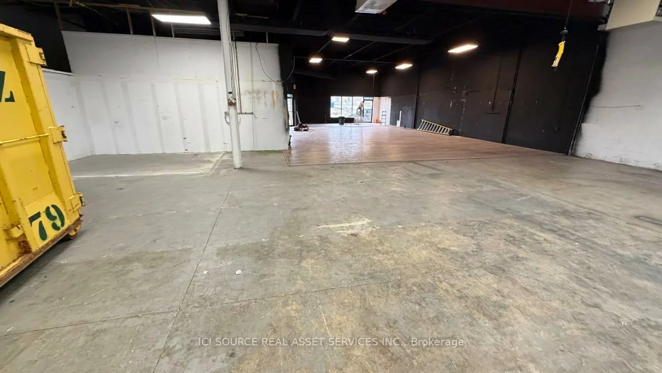 18, Strathearn, Steeles Industrial, Brampton