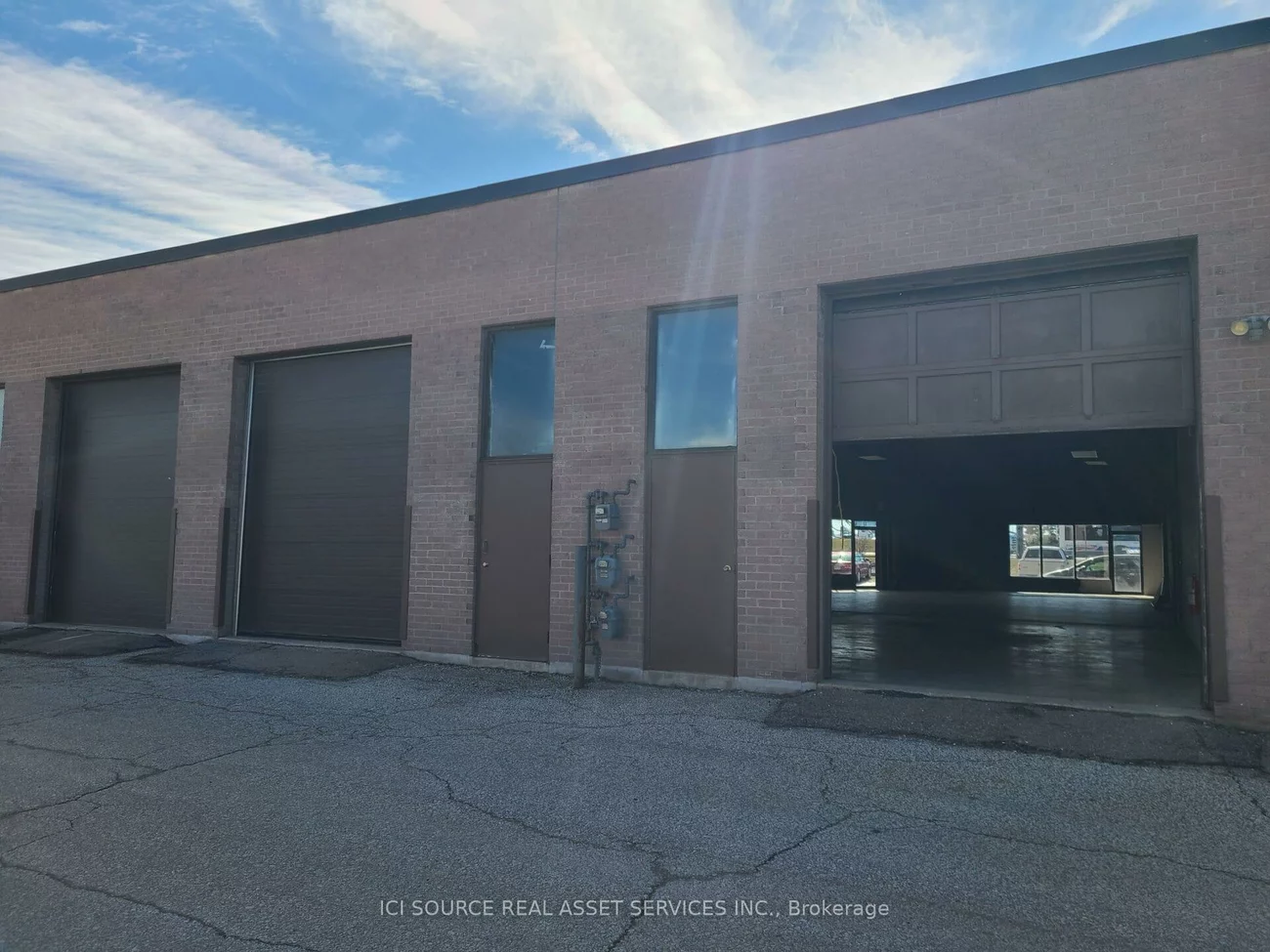 18, Strathearn, Steeles Industrial, Brampton