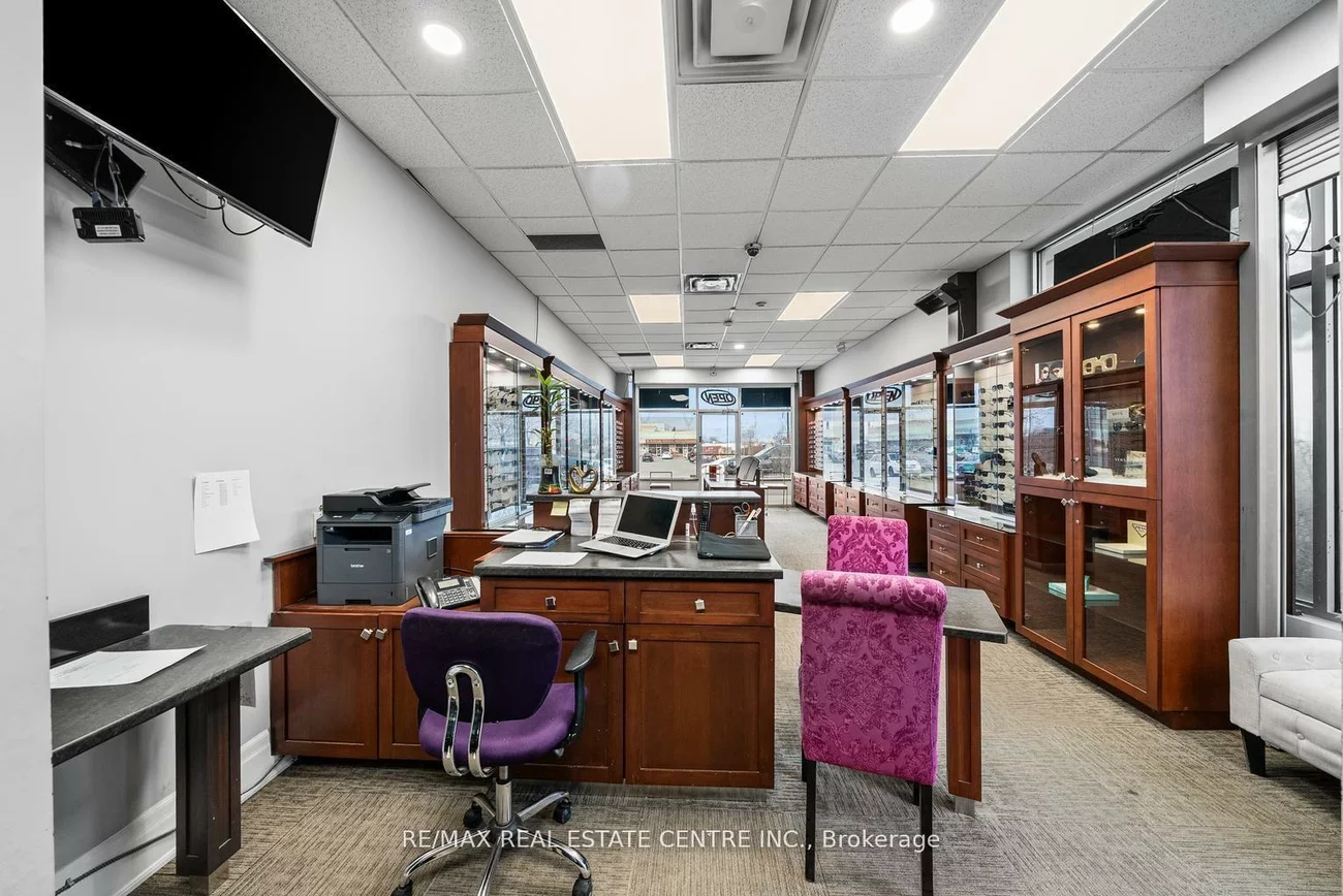 341, Parkhurst, Parkway Belt Industrial Area, Brampton