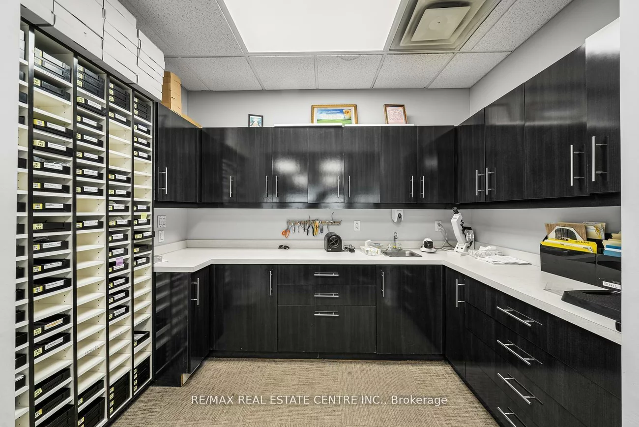 341, Parkhurst, Parkway Belt Industrial Area, Brampton