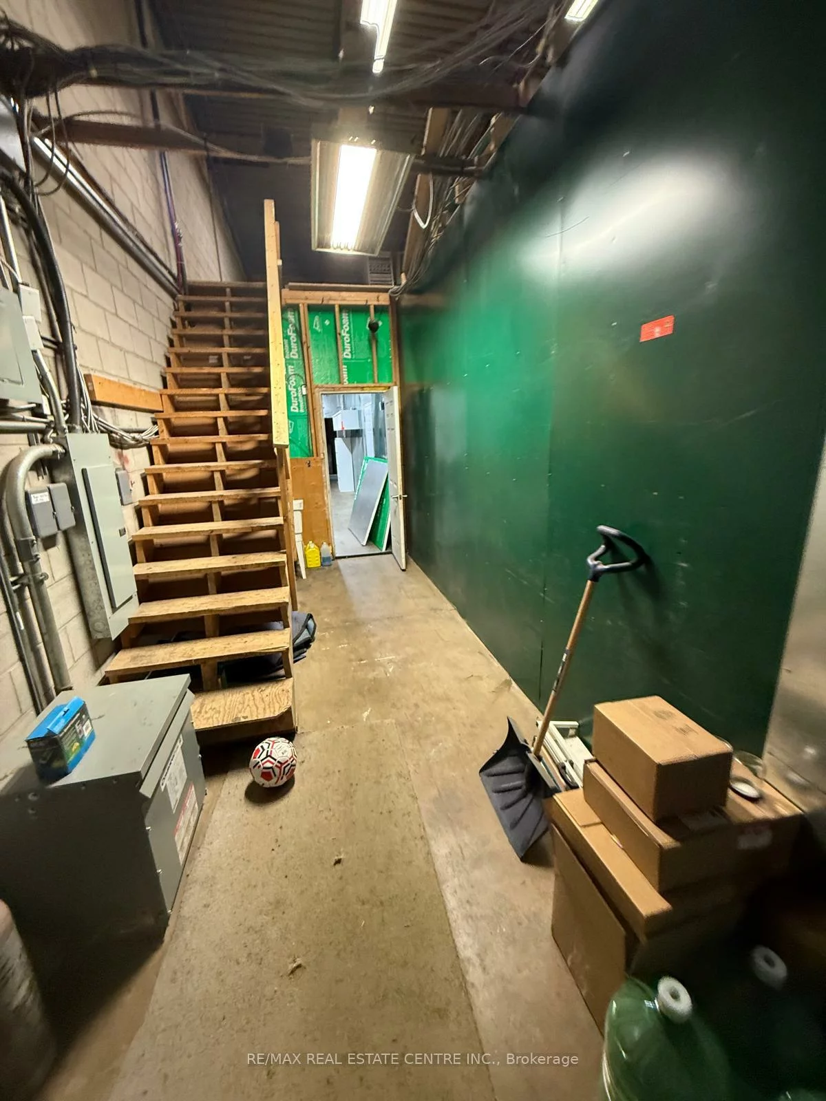 175, Advance, Steeles Industrial, Brampton