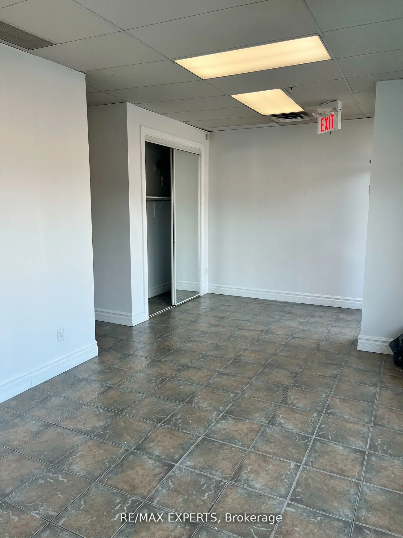 221, Deerhurst, Gore Industrial South, Brampton