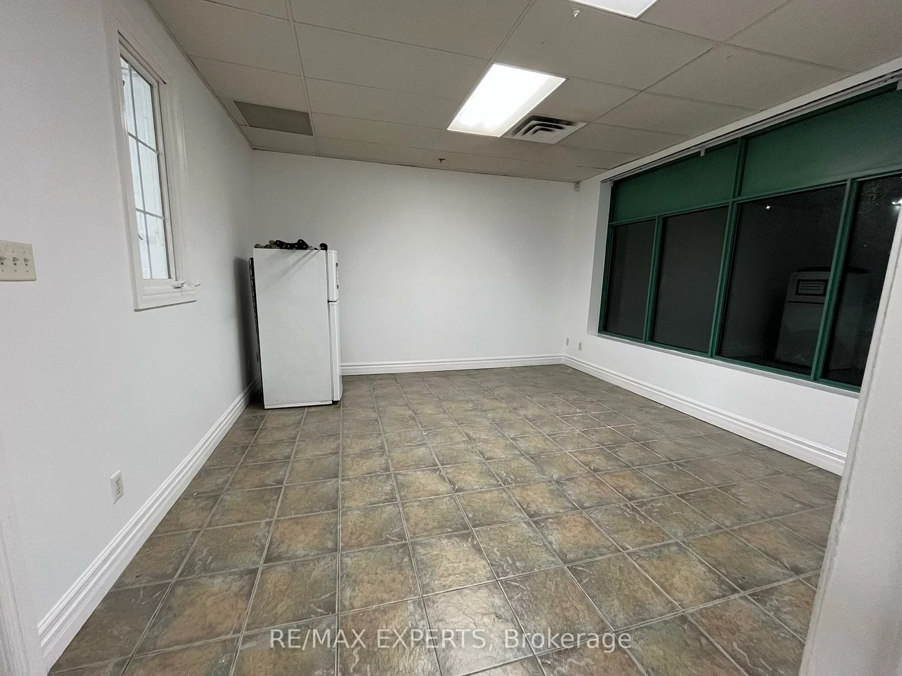 221, Deerhurst, Gore Industrial South, Brampton