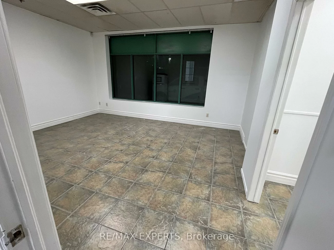 221, Deerhurst, Gore Industrial South, Brampton