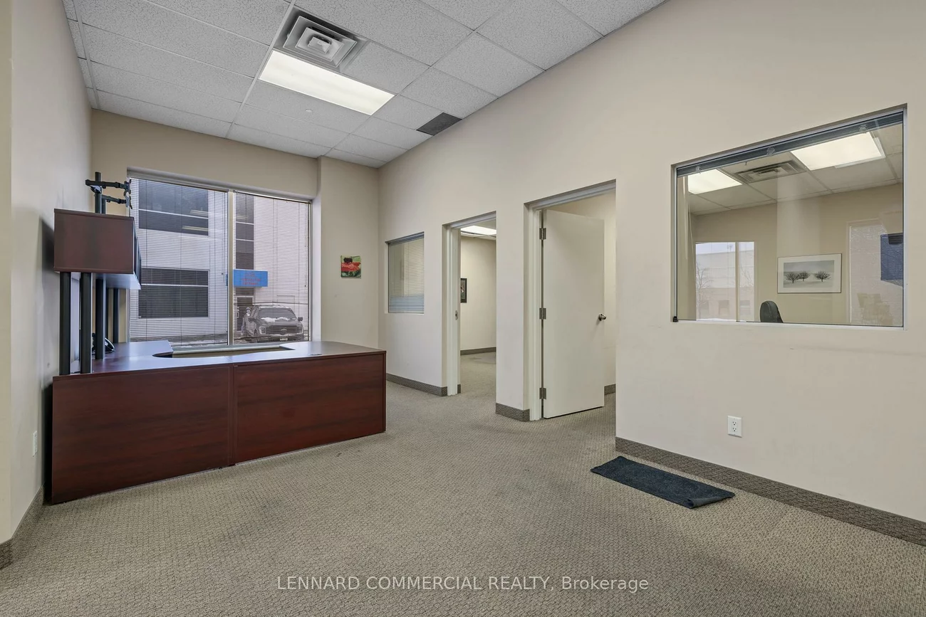 18, Hedgedale, Steeles Industrial, Brampton