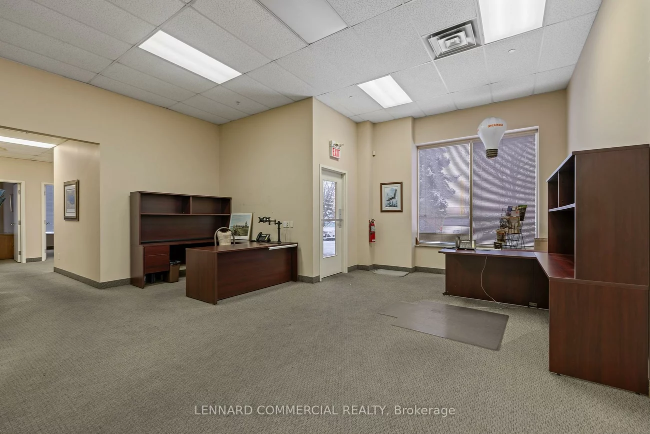 18, Hedgedale, Steeles Industrial, Brampton