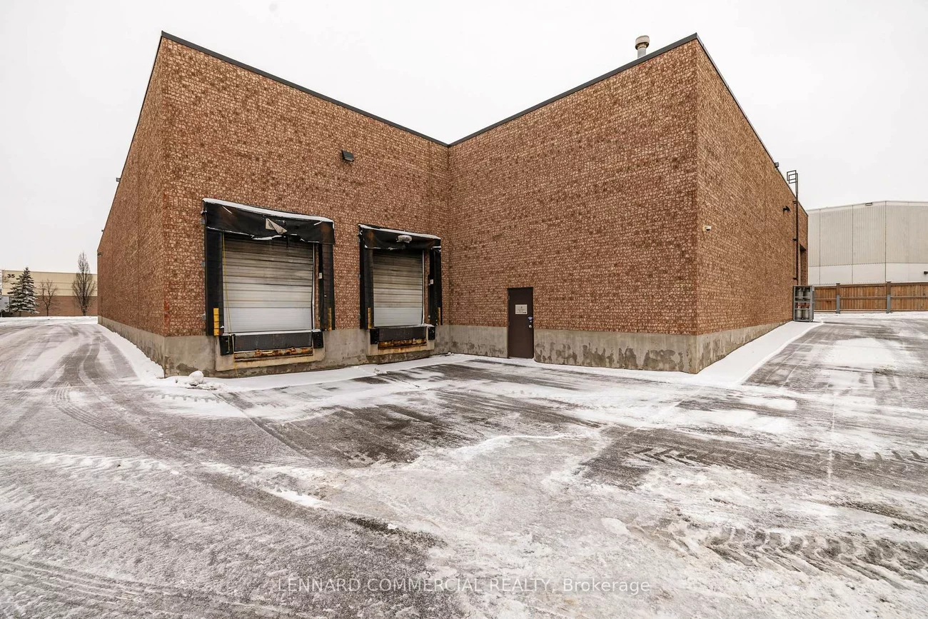 18, Hedgedale, Steeles Industrial, Brampton