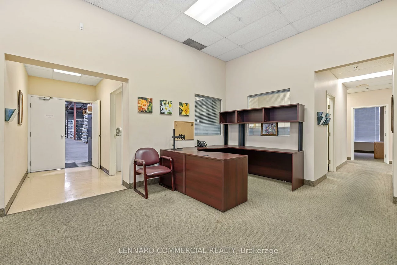 18, Hedgedale, Steeles Industrial, Brampton