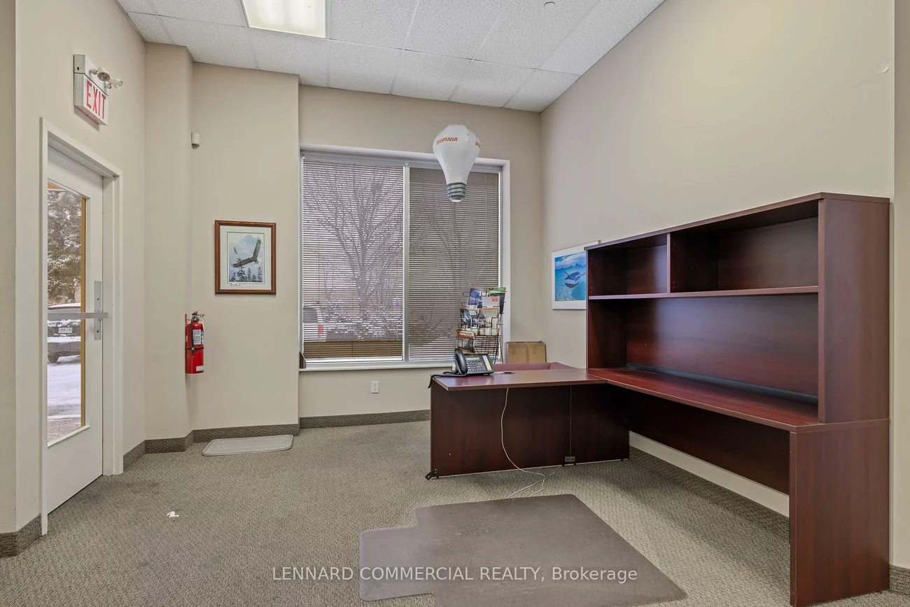 18, Hedgedale, Steeles Industrial, Brampton