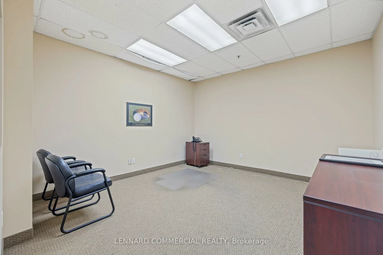 18, Hedgedale, Steeles Industrial, Brampton