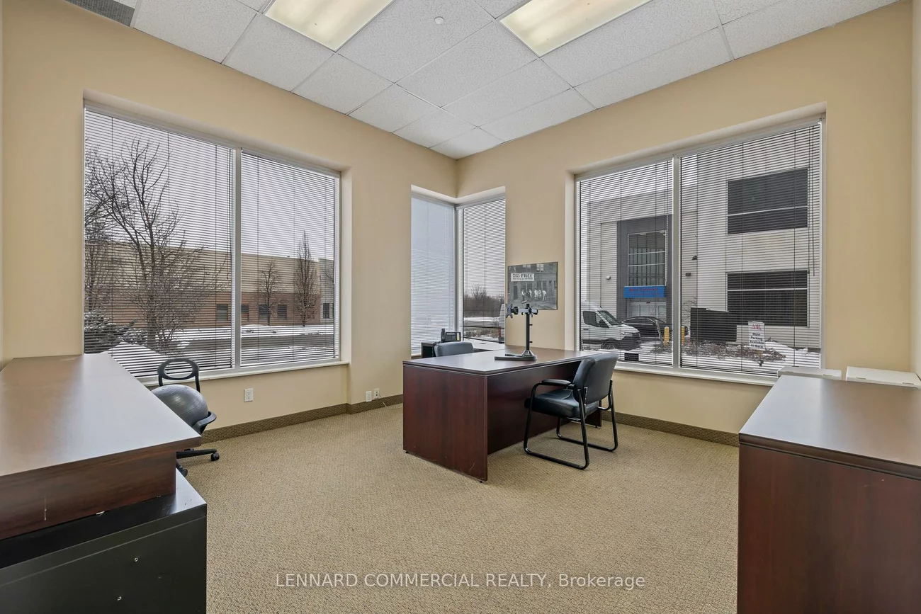 18, Hedgedale, Steeles Industrial, Brampton
