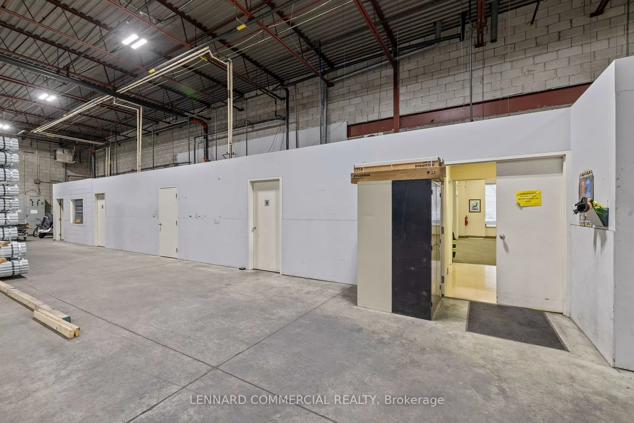 18, Hedgedale, Steeles Industrial, Brampton