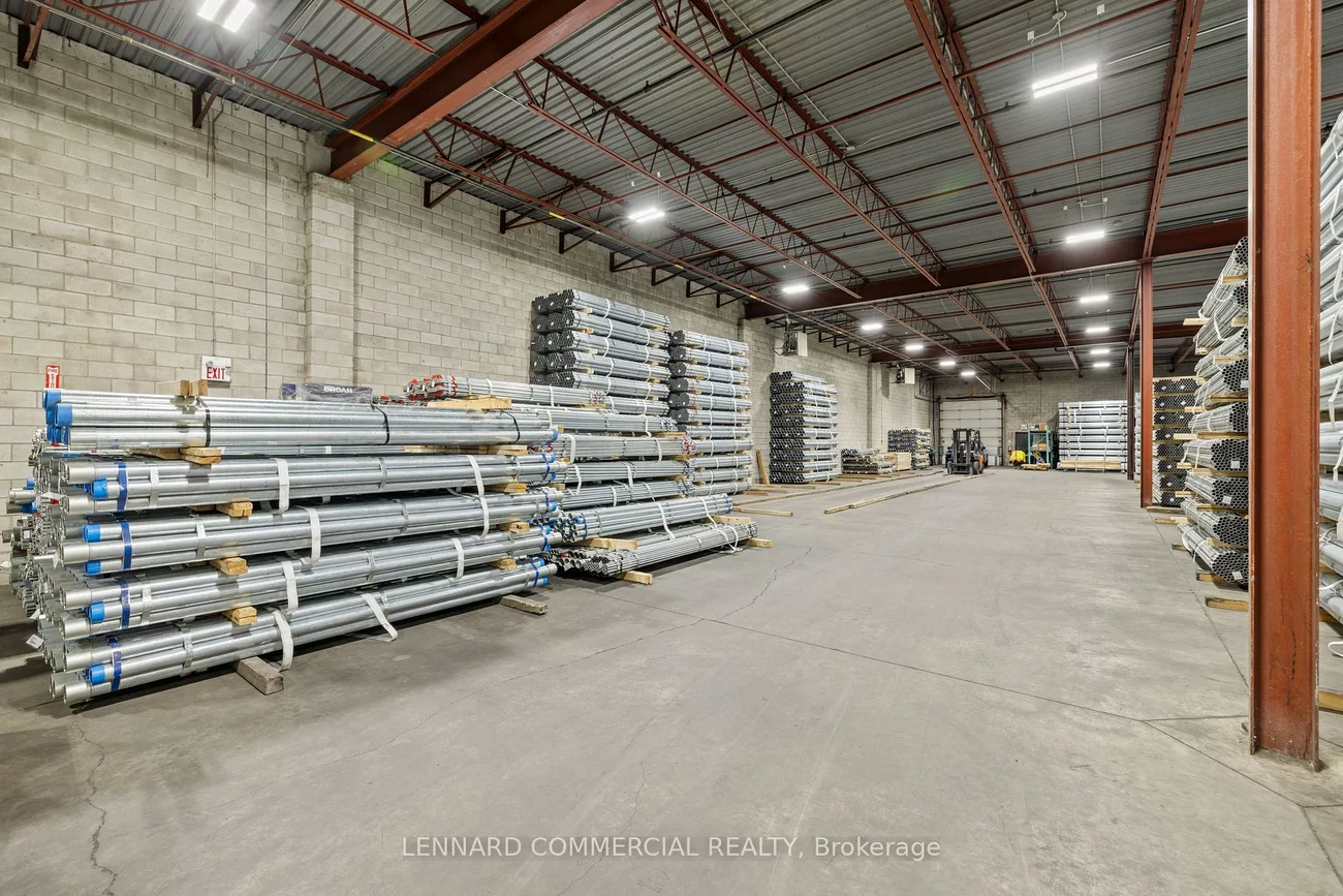 18, Hedgedale, Steeles Industrial, Brampton