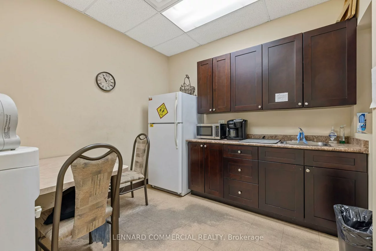 18, Hedgedale, Steeles Industrial, Brampton