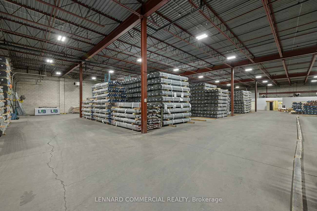 18, Hedgedale, Steeles Industrial, Brampton