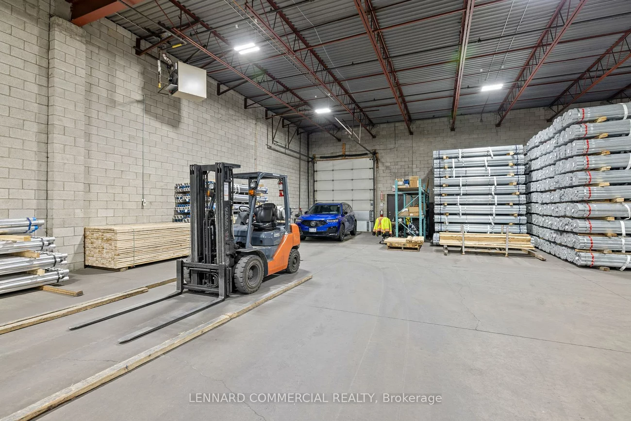 18, Hedgedale, Steeles Industrial, Brampton