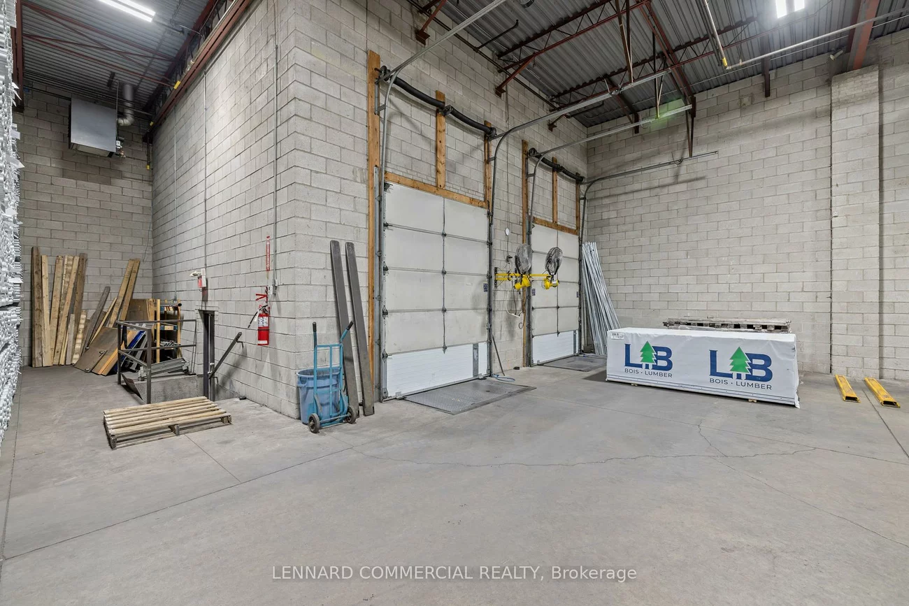 18, Hedgedale, Steeles Industrial, Brampton