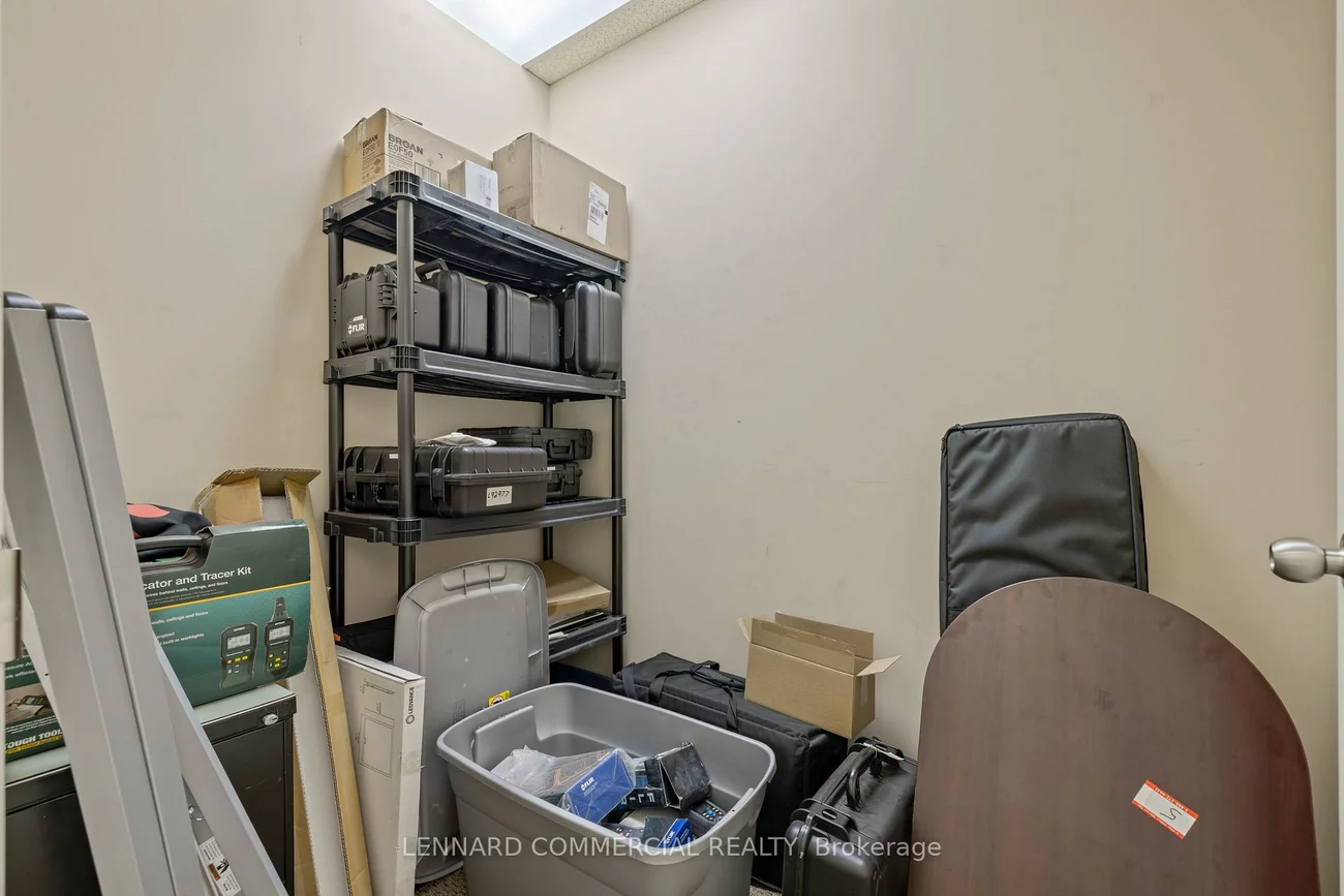 18, Hedgedale, Steeles Industrial, Brampton
