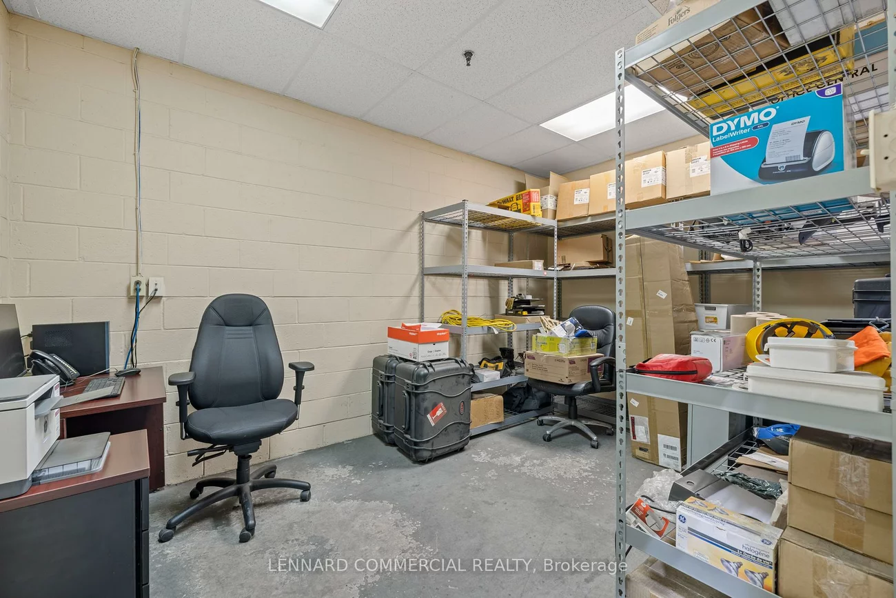 18, Hedgedale, Steeles Industrial, Brampton