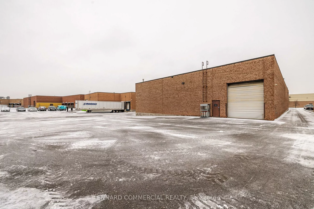 18, Hedgedale, Steeles Industrial, Brampton