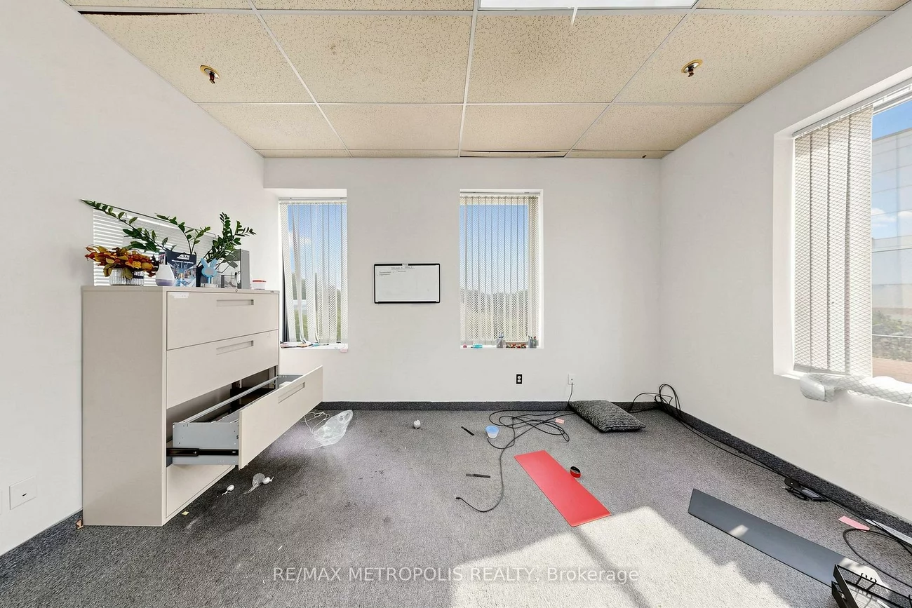 95, Hedgedale, Steeles Industrial, Brampton