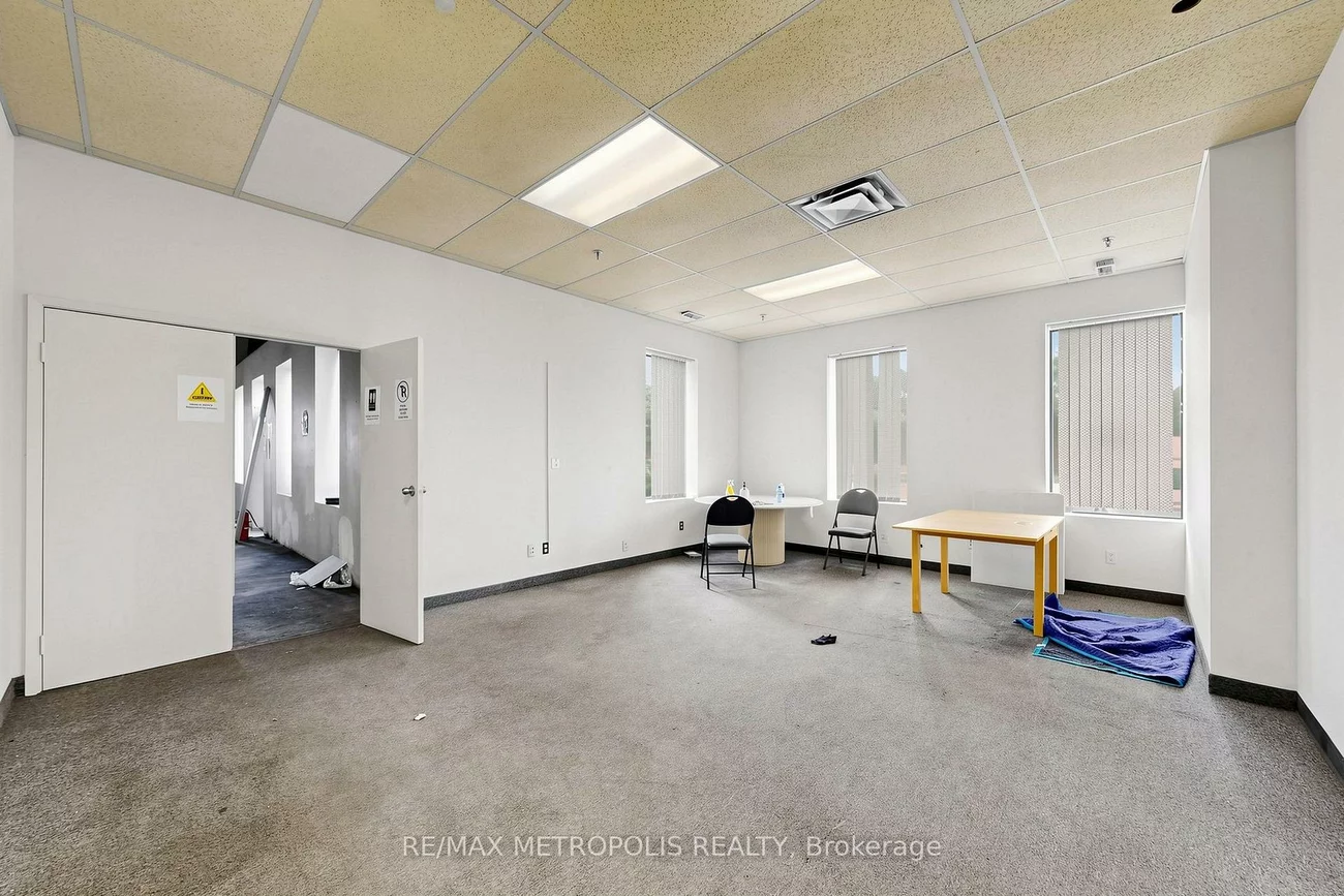 95, Hedgedale, Steeles Industrial, Brampton