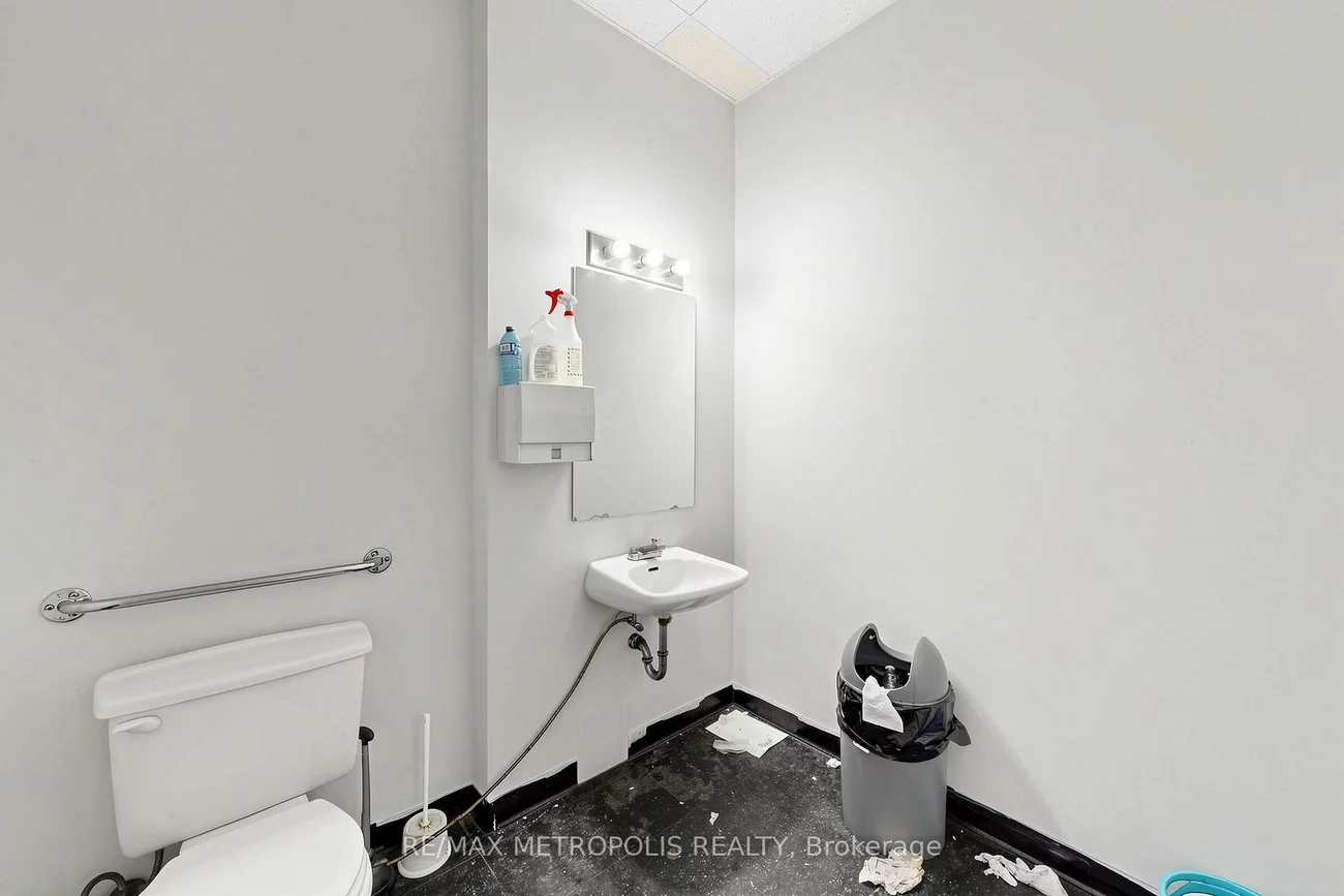 95, Hedgedale, Steeles Industrial, Brampton
