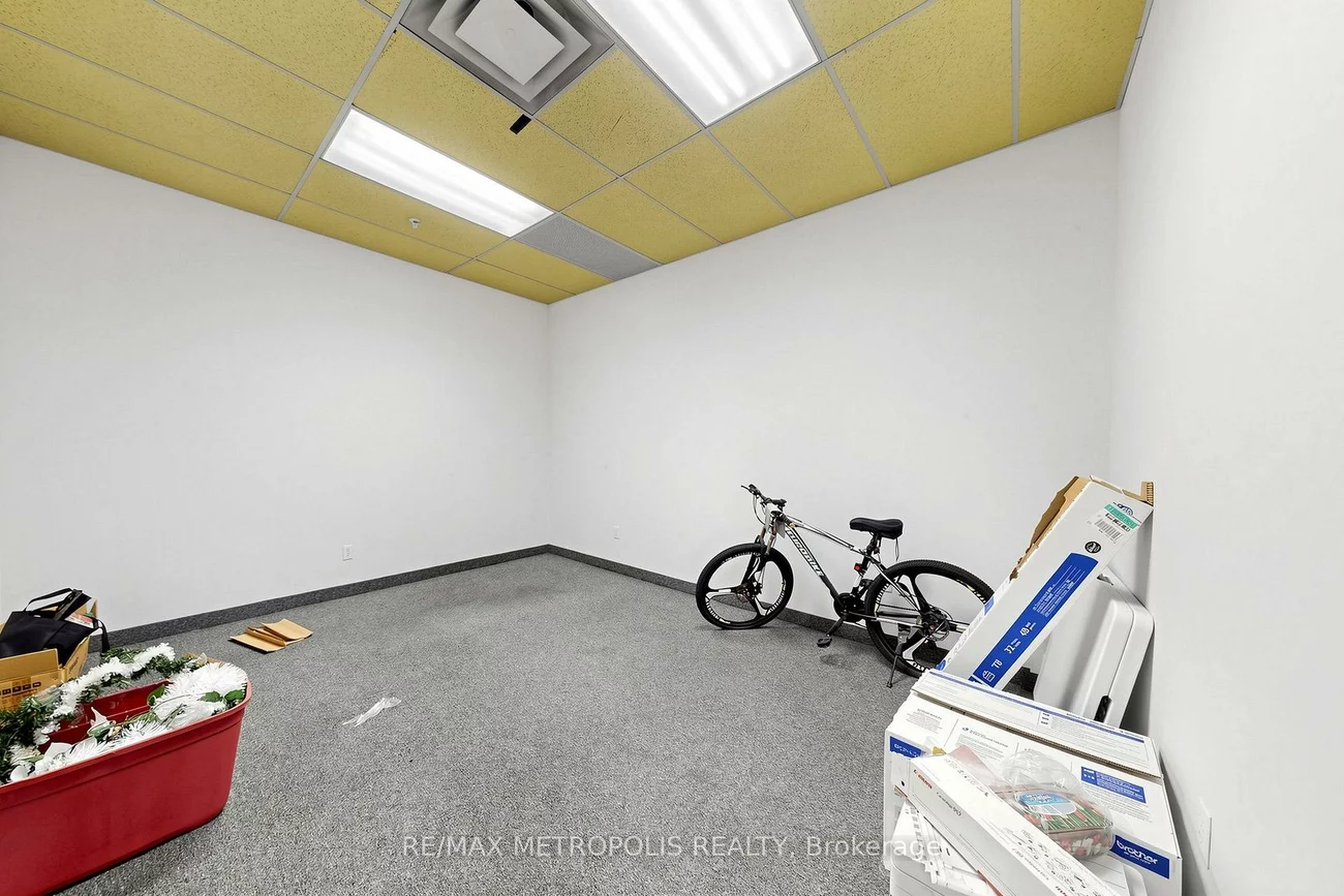 95, Hedgedale, Steeles Industrial, Brampton