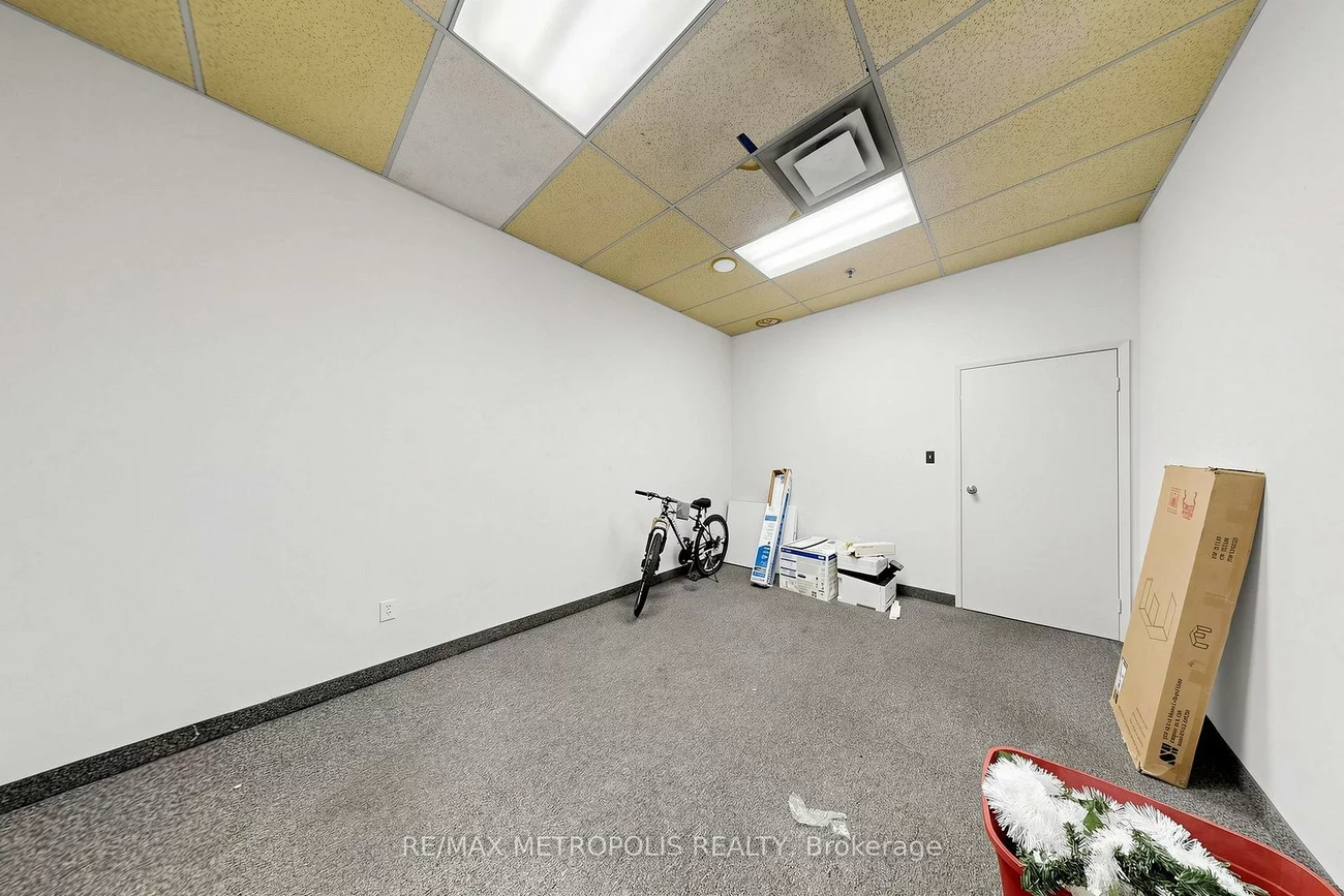 95, Hedgedale, Steeles Industrial, Brampton